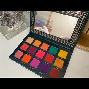 Ace Beaute eyeshadow palette
